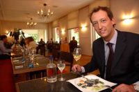 General Manager Wouter Wagelaar aan een heerlijk menu in Restaurant Wientjes